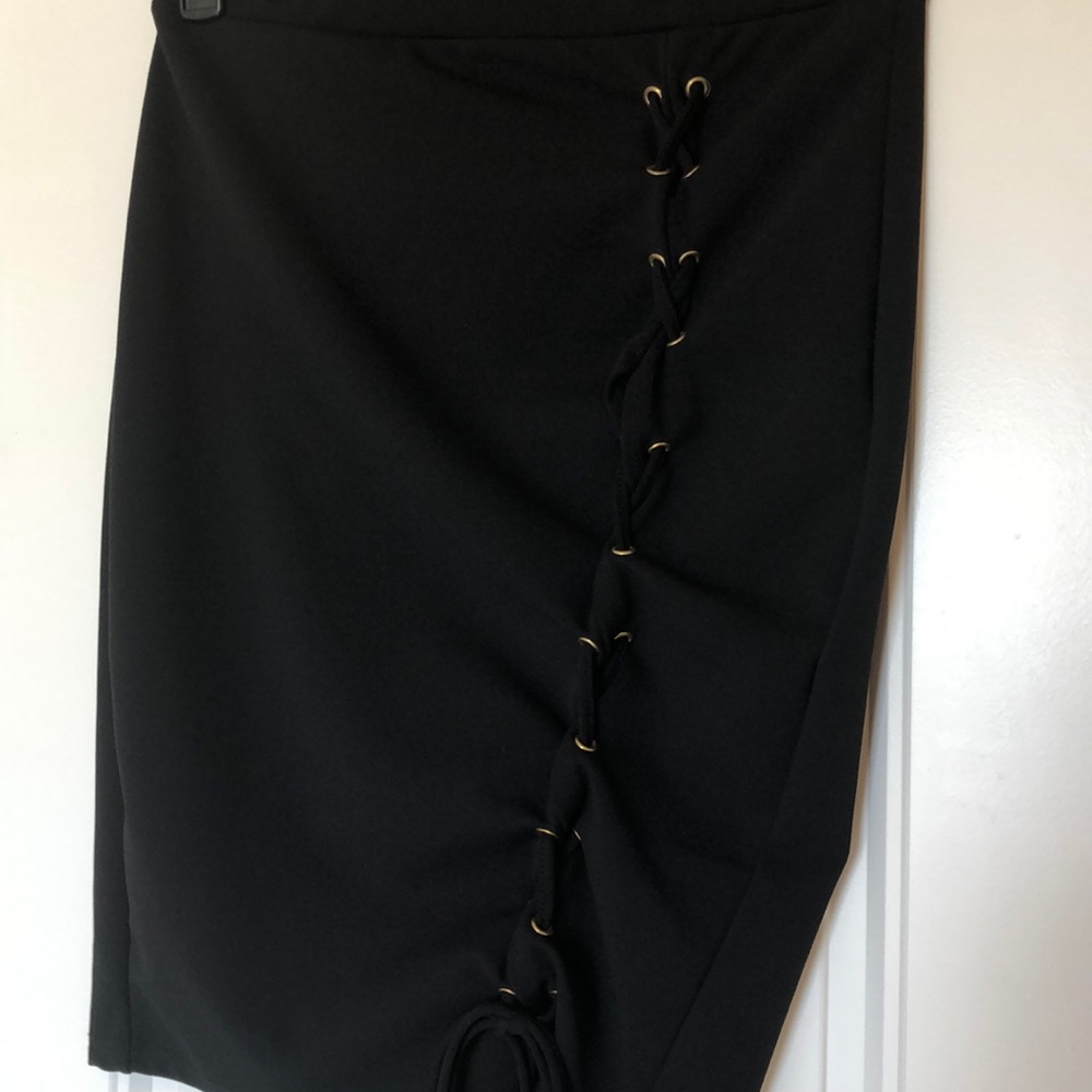 BOOHOO Lace Up Skirt 💕 - Picture 2 of 4